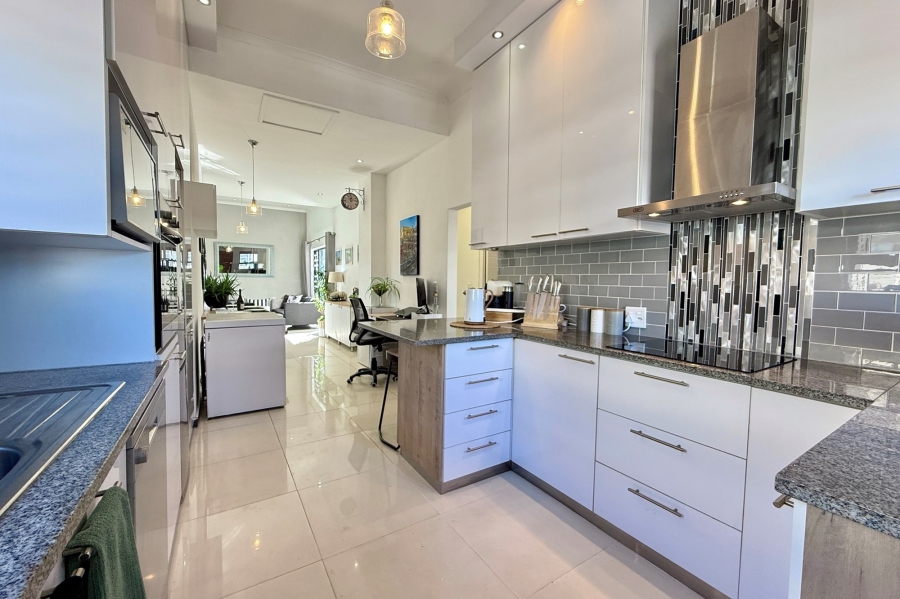 2 Bedroom Property for Sale in Beachfront Western Cape